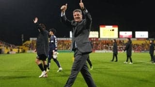 世界の流れに｢逆行するスタイル｣で、Jリーグに新風を巻き起こしたスペイン人の新監督【｢2025年J1ベストのサッカー｣はあのチーム】(1)