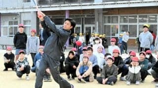 広島入団の神村学園伊賀・西川選手、市役所や母校訪問