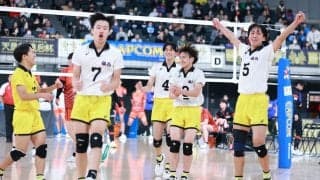 監督急逝の鎮西高、Vリーグ三重に逆転勝ちで春高に「自信」　バレー全日本選手権