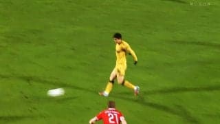 「天才だ」鎌田大地が“美しすぎるダイレクトパス”でプレアシスト！「まさにピンポイント」「格が違う」現地実況＆ファンが大絶賛