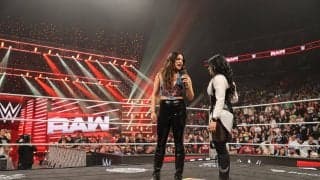 鈍い音が…183センチ“デカ女”レスラー、レジェンド担いでポストへ突っ込む“容赦なし”制裁にファン騒然