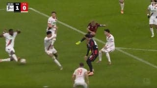 何してんの…！？ 堂安律が「最近ヤバい」1人で“組織を破壊”→カットイン弾で“衝撃ゴラッソ”！今季4ゴール目に「エグすぎだろ」「これが日本の10番」