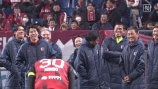 浦和OBが鹿島OBをパンチ＆キックで粉砕!「何この演出w」大先輩をいじり倒す“感謝”のメッセージ動画が話題沸騰「おもちゃにされてる」「めちゃくちゃ仲良いやん」