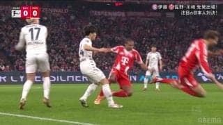 何が起きた？海外1年目の日本人MF、強豪バイエルン相手に2人を吹き飛ばす強烈タックル炸裂でファン驚愕「2人もぶっ飛ばした」「気合入ってるね」