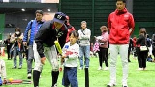 元カープ選手に教えてもらったよ　野球教室に子ども113人が参加