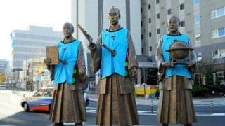 バスケ・佐賀バルーナーズ、偉人像25人がユニホーム姿に