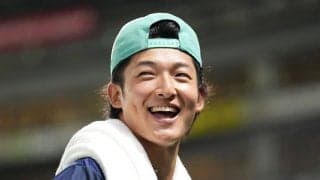 漂う大人の色気「イケメンすぎて無理」　前髪さらり…剛腕の“激変”が「反則です」