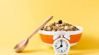 「いつ」食べるかが健康のカギ！時間栄養学とは