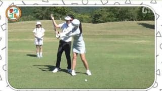 中途半端な距離はフェースの向きをキープして体の回転で打つことが大事