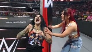 日本人女子レスラー、米マットで前代未聞の“奇策”が波紋 客席に忍び込んで襲撃