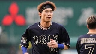 フェンスに激突しながら“超美技”　一歩間違えれば大事故も…球界OBが絶賛「無駄がない」