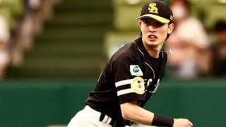 フェンス恐れず爆速スライディングキャッチ　慣れない地方球場で…OB絶賛の“満点好捕”