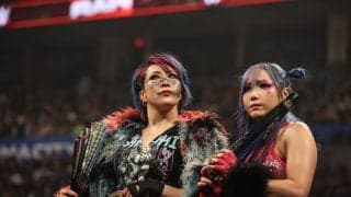 「美しいです」人気日本人女子レスラー、キュートな“ユニフォーム自撮り”は「パドレス？ 阪神？」ファンも興味津々「なんでも似合う女帝」