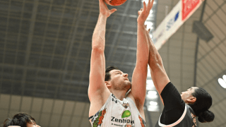 琉球が富山の猛追を振り切り接戦を制す…ジャック・クーリーが25得点19リバウンドの活躍