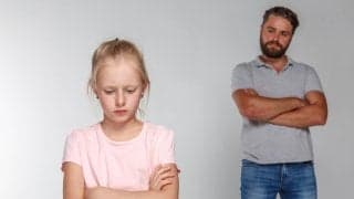 心理学で見る「父親からの愛情不足」が大人に与える影響とは？男女別に読み解く