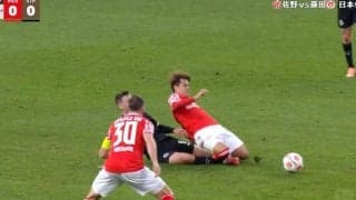 「ふざけるなよ！」佐野海舟、危険タックルで”異変”「これ悪質だろ」足首グネリ→ピッチ上で激痛悶絶…ファン悲鳴