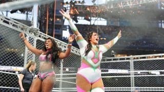 ど迫力の“デカ女”タッグ、ギャップ全開の“クリスマス仕様”リングギアが話題に 「ヒールにしてはファンシーすぎる」の声も