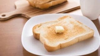 パン好きさん必読！太りにくいパンの食べ方