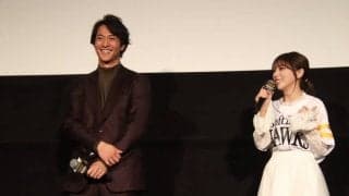 美人女優が“急接近”「すごく緊張」　鷹28歳、ユニ姿に赤面「どういう顔して見ればいいか」