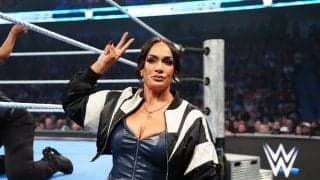 「歩くクリスマスツリー」180センチ超え巨漢女子タッグ、ホリデー仕様のド派手ペアルックにファンざわつく「目がチカチカする」