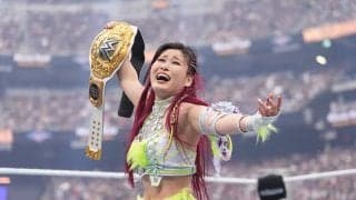 「ハッピーホリデー！」人気日本人女子レスラー、快進撃の1年を締めくくる“ゴージャス自撮りショット”に応援の声殺到