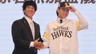 衝撃の激似にファン騒然　鷹に加わった台湾の至宝、宿敵球団の人気者に「そっくり」