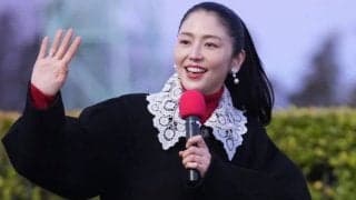 「見るたびに全盛期」「美しすぎる」有馬記念プレゼンターの大女優にファン熱狂　2年連続「赤」のドレスで登場も3枠は馬券圏外