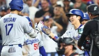 衝撃2ランの大谷翔平が見せた“後輩思い”の瞬間　自身の一打よりも先に向かった祝福【ドジャース回顧録 vol.2】