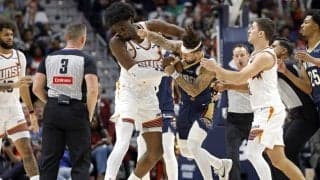 試合中に乱闘となったペリカンズのアルバラード、サンズのウィリアムズへ出場停止処分