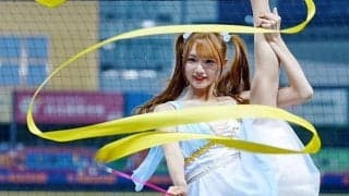 “美しすぎる開脚”で台湾も魅了　ミニスカ衣装で共演…元巨人チアが「めっちゃ可愛い」
