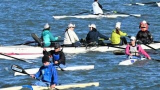 琵琶湖漕艇場で新春恒例「初漕ぎ会」　ボート約60艇がスイスイと