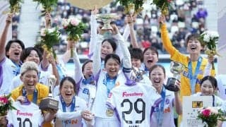 元日国立ピッチで中嶋淑乃と吉田莉胡が華麗に激突！広島レジーナの皇后杯初優勝“歓喜の瞬間”を激写！WEリーグ最高峰の戦いを振り返る