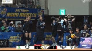 女子バレー、突如キレキレのロボットダンス チャレンジを待つ間の和やかタイムの一コマ