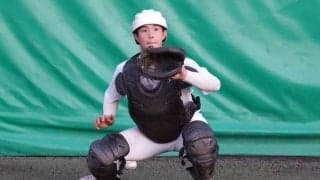 ブロッキング上達の鍵は「前に出ない」　強豪校が実践…ボールの勢いを吸収する“垂直落下”