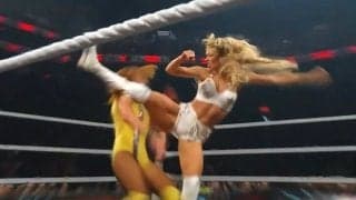 「足なげぇ」元チアの美女レスラー、“大開脚”から美脚スピンキック 規格外のスタイルに「足の長さは武器」驚嘆の声