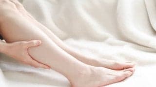 冬はむくみの季節！ヨガインストラクターが教えるむくみ解消セルフケア