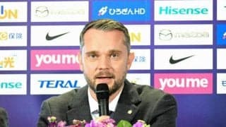 「攻撃的サッカーしたい」　サンフレッチェ広島のガウル新監督が会見