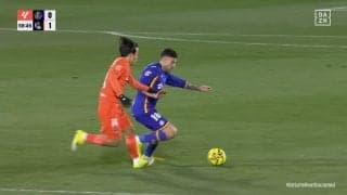 「やっぱ別格」久保建英、元同僚への猛烈鬼プレスでミス誘発→決定機演出「気持ち入ってる」絶対に前を向かせない密着ハードディフェンスで「隠れアシスト」未遂