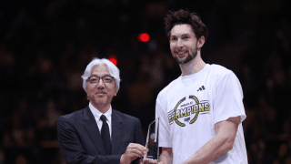 10得点21リバウンドでMVP獲得のロシター「チーム全員がMVP」…天皇杯決勝”5度目の正直”