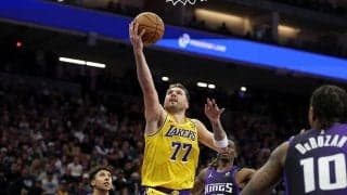 レイカーズが3連敗…ドンチッチの42得点も実らず、ベンチ入りの八村塁は14日の試合で復帰か