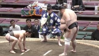 体重差136キロ、\"一般体型\"力士が超巨漢を吹っ飛ばす驚きの光景 館内どよめき「こんなことあるんか」