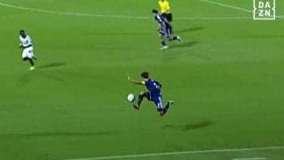 まるで三笘薫！？日本代表SBの“神業空中トラップ”が脚光「まじうめえ」「よく止めた」梅木怜がボールをアウトサイドでビタ止めした瞬間【U23アジアカップ】