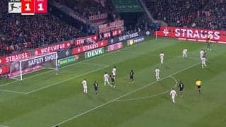 どこ行った…！？ 伊藤洋輝、目を疑う“まさかの動き”「すげえw」ボックス内に侵入→“急造3トップ”「戦術的な幅スゴい」