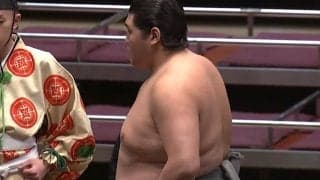 「まわしの位置が上すぎる」“超”長身力士、ただならぬ存在感に驚き「脚長すぎでしょ」