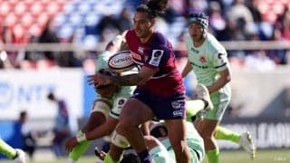 電車でスタジアムに向かう元オールブラックスは、“常に100％の体現者”