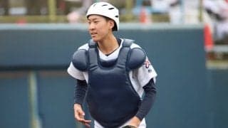 佐野日大の4番・1年生捕手の須田は、構えは元巨人のスラッガーそっくり【高校野球界の逸材】
