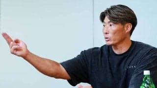 プロ野球OBの行動に仰天「えっ!!」　9000キロ離れても“視線集中”、日本人離れしたガタイ