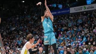 金丸晃輔が3Pコンテストで自身4度目の優勝…地元九州の声援を背に富永啓生との一騎打ちを制す