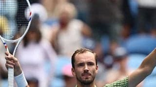  3度準Vメド 9年連続初戦突破 