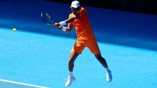 オジェ・アリアシム、不測の痙攣で力尽き無念の途中棄権「サンドバックの状態でいたくない」。2020年以来の初戦敗退[豪オープン]